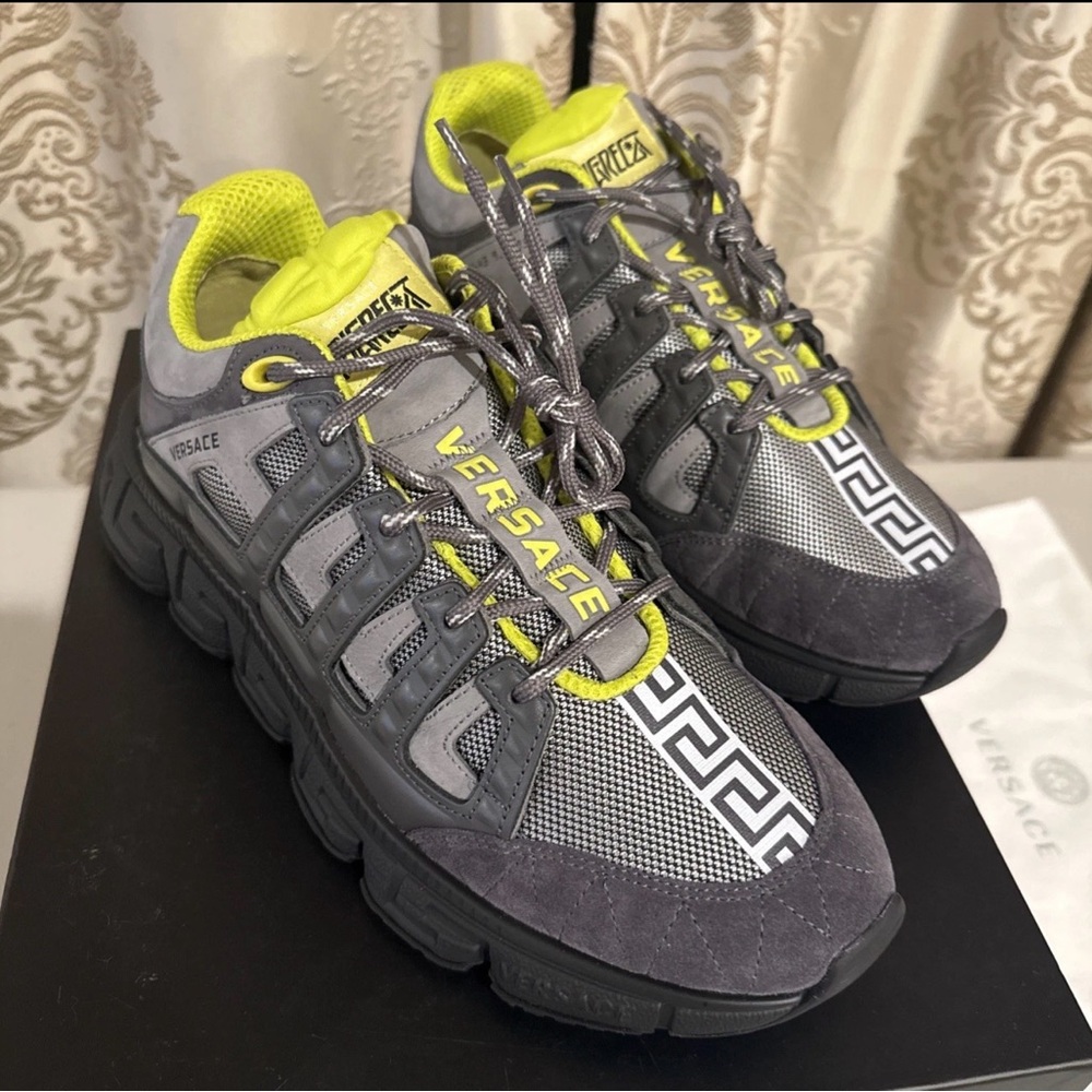 Versace Trigeca Low Top Gray/Lime Sneakers DSU8094 Men’s Size 44 / US 11 NEW NIB